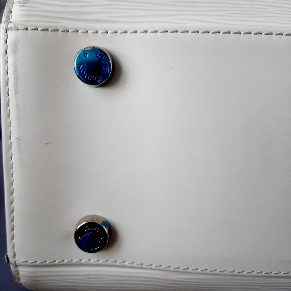 Louis Vuitton authentic Brea GM EPI Ivore bag - Picture 6 of 16